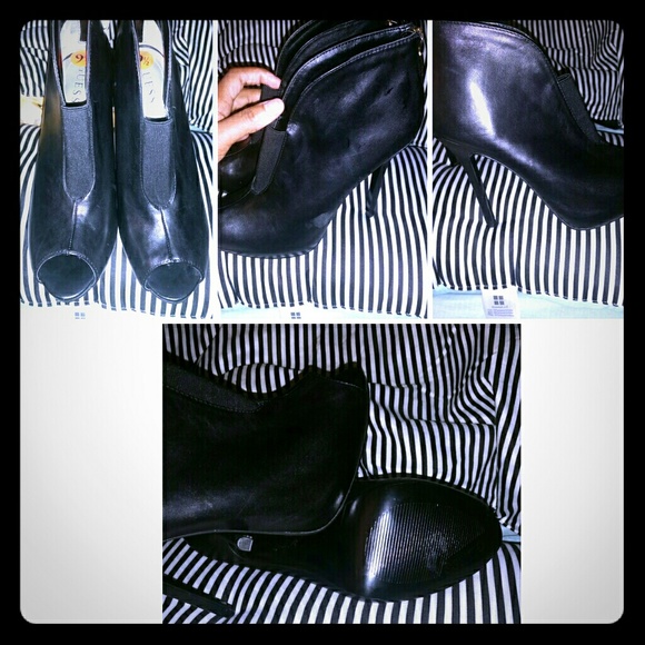 FLASH SALE (NWOT) Guess Bootie Heels-Black
