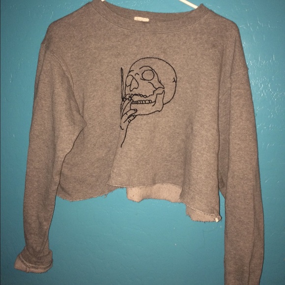 Cropped Smoking Skull