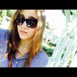 Meet your Posher, Angela