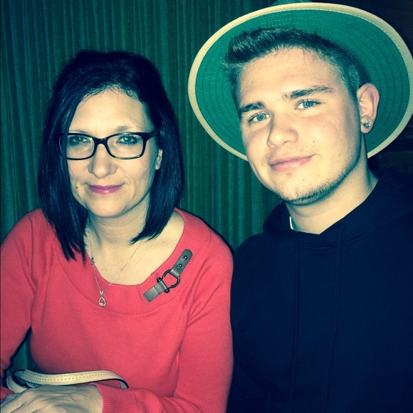 Meet your Posher, Tracy - Picture 2 of 2