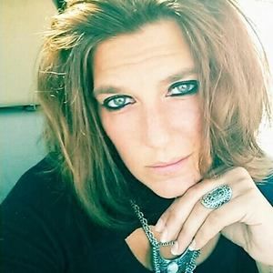 Meet your Posher, Desiree