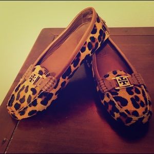 Tory Burch Kendrick drivers in leopard