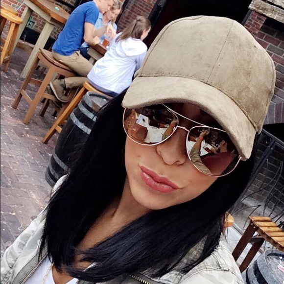 Meet your Posher, Monica