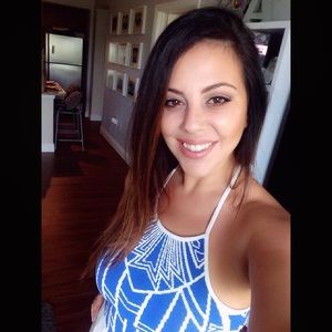 Meet your Posher, Aya