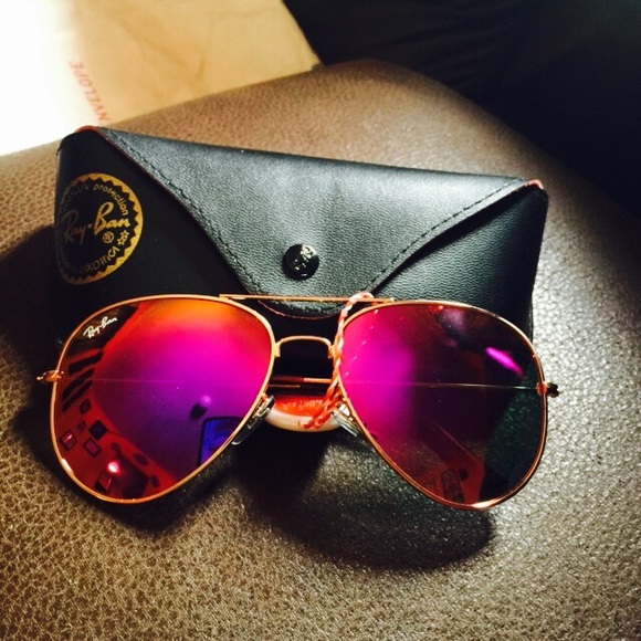 Hot pink Raybans