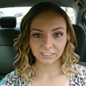 Meet your Posher, Monica