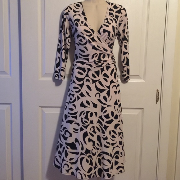 New York & Company Dresses & Skirts - REDUCED = NY&C dress