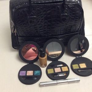 f.y.i. arbonne makeup and a caboodle makeup case