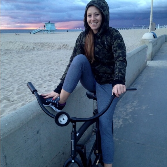 Meet your Posher, Sam - Picture 2 of 3