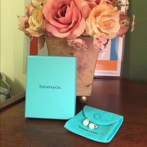 Tiffany & Co. Pearl earings
