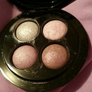 Mace eyeshadow  used 2 times