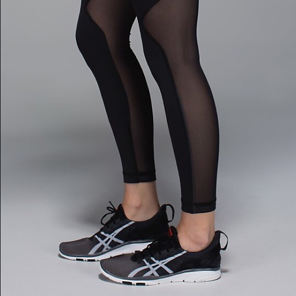 Lululemon running the city 7/8 tight blk sz 6 - Picture 3 of 3