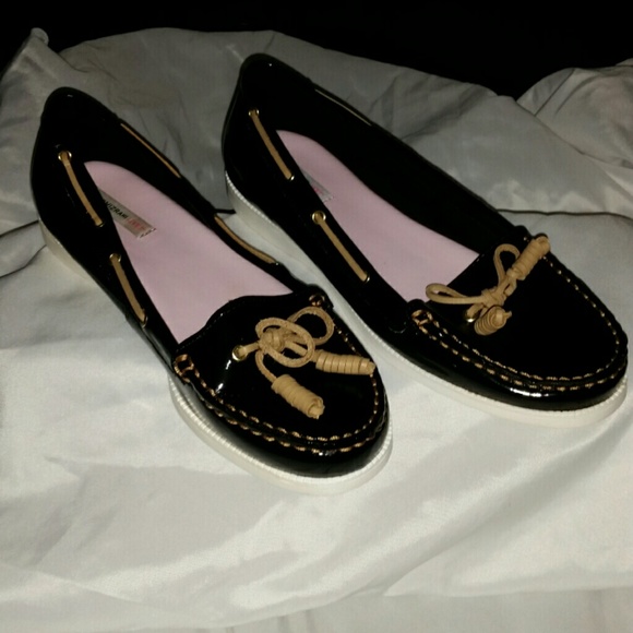 Shoes - Picture 2 of 3