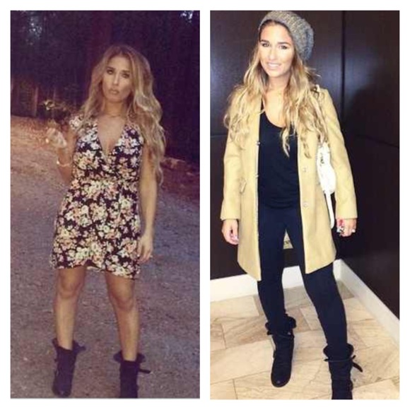 Black moto boots like Jessie James Decker
