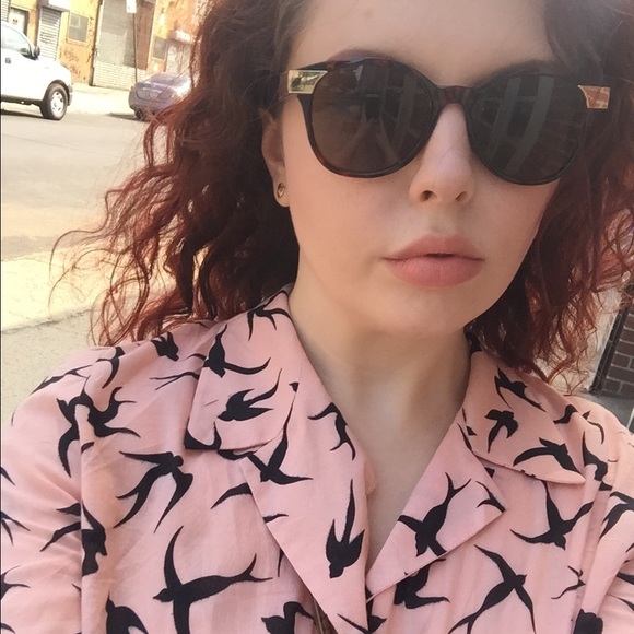 Meet your Posher, Amanda - Picture 1 of 1