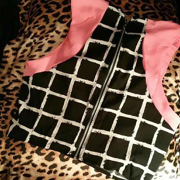 Cute crop top - Picture 2 of 2