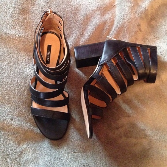 Black leather sandal heals