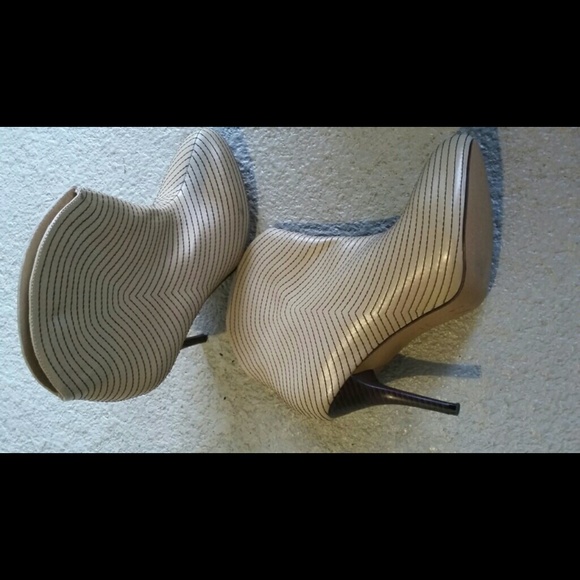 NWOT Booties - Picture 2 of 4