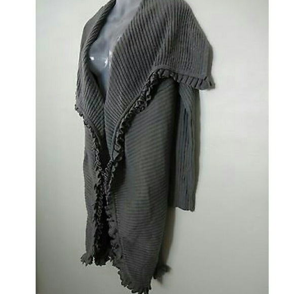 Oversized ♡ Ruffled ♡ Cardigan - Picture 2 of 3