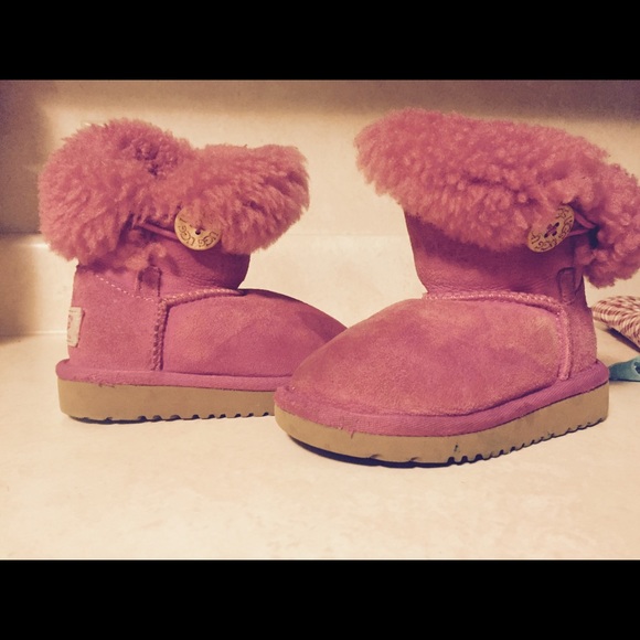 Toddler uggs - Picture 2 of 3
