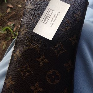 AUTHENIC 100% Louis VUTTION WALET