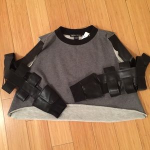 Exotic long (sleeves?)