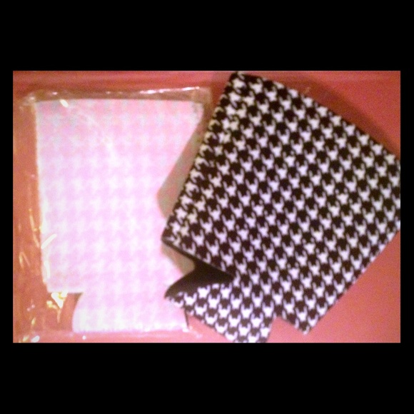 Set of 2 houndstooth drink koozies (1 pink 1black)