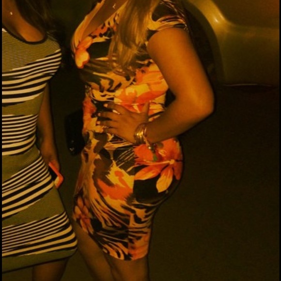 Cache dress - Picture 2 of 2