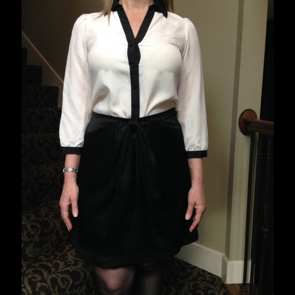 NEW Victoria's Secret black skirt in satin fabric - Picture 2 of 6