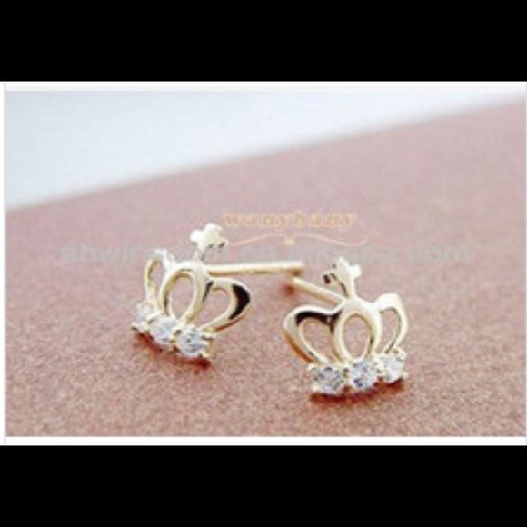 Crown earrings with a CZ - Picture 1 of 1
