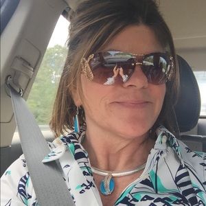 Meet your Posher, Deena