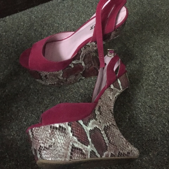 Heels - Picture 2 of 3