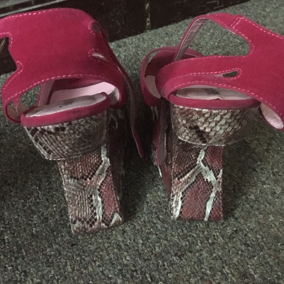 Heels - Picture 3 of 3