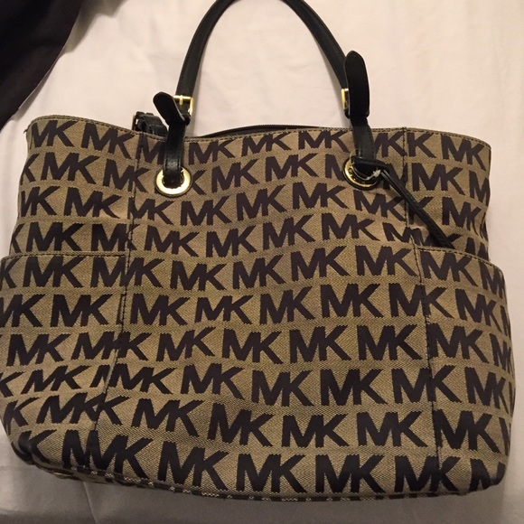 Michael Kors Handbags - Michael Kors Purse