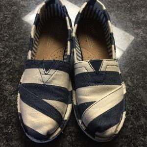 Barely worn TOMS