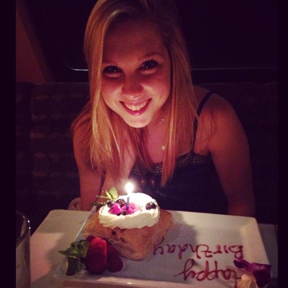 Meet your posher! - Picture 3 of 3