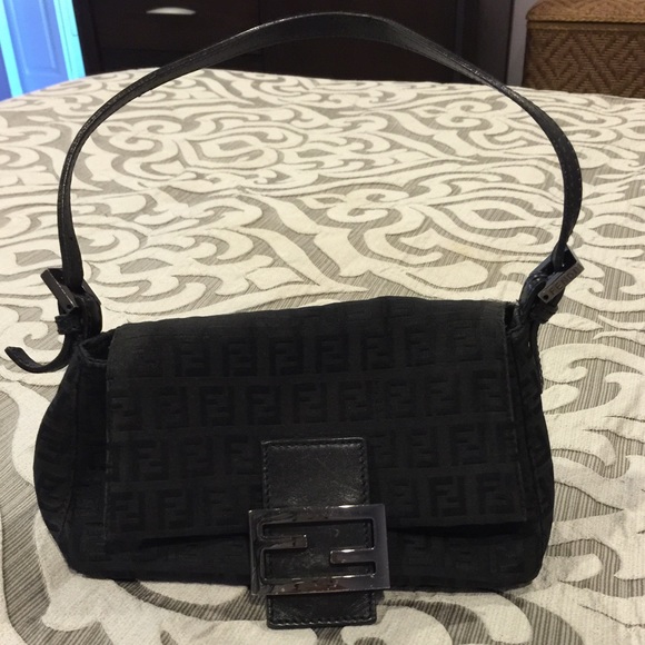 💯 Authentic Fendi Shoulder Bag