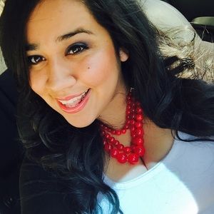 Meet your Posher, Yessica