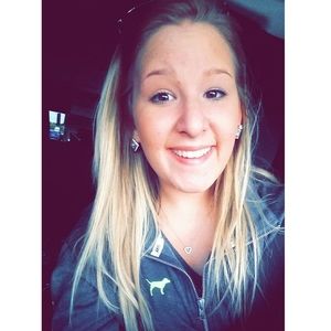 Meet your Posher, Becca