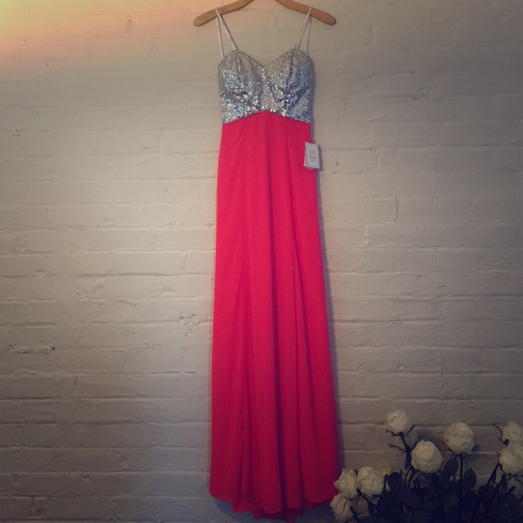 Prom / homecoming / formal event dress 💃