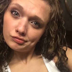 Meet your Posher, Katelyn