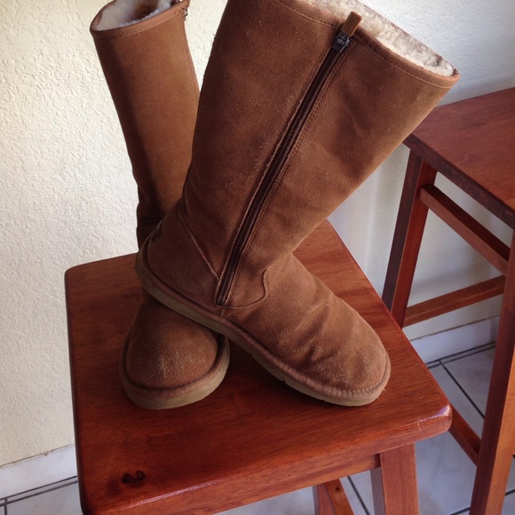 UGG AUSTRALIA