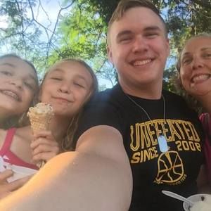 Meet your Posher, Max