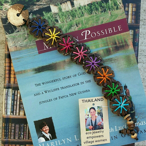 📗GWaC📗 Thai Flower Coconut Bracelet - Picture 3 of 3