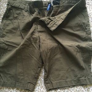 H and m divide size 32 shorts . Mens