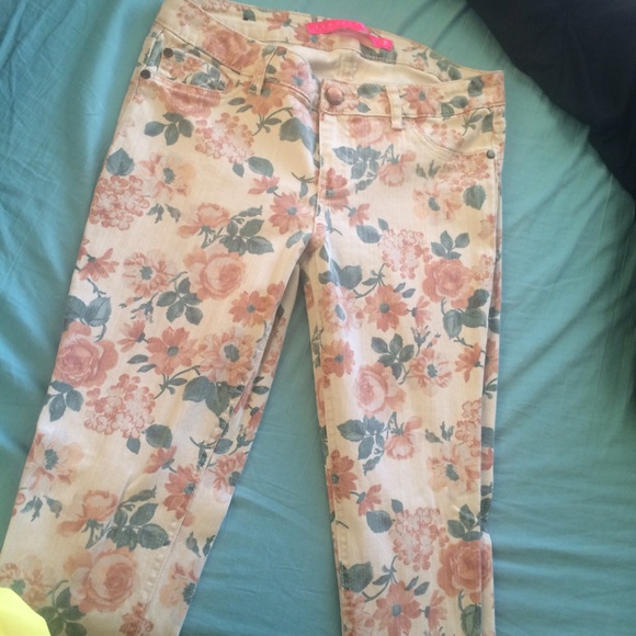 Floral Tinseltown Jeans size 7 - Picture 1 of 2