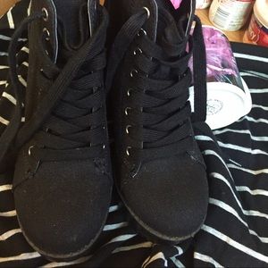 H&M BLACK HIGH HEELED BOOTS