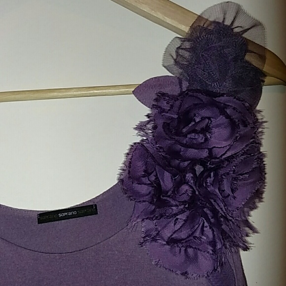 Mauve high low tank with big flower - Picture 1 of 3