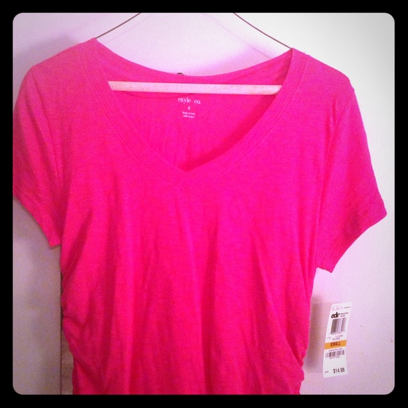 Hot pink tee witch ruched sides