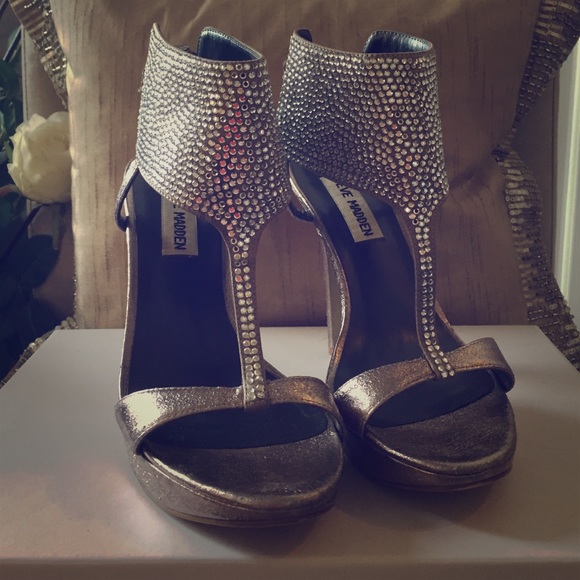 Steve Madden Silver Sparkly Heels Size 6